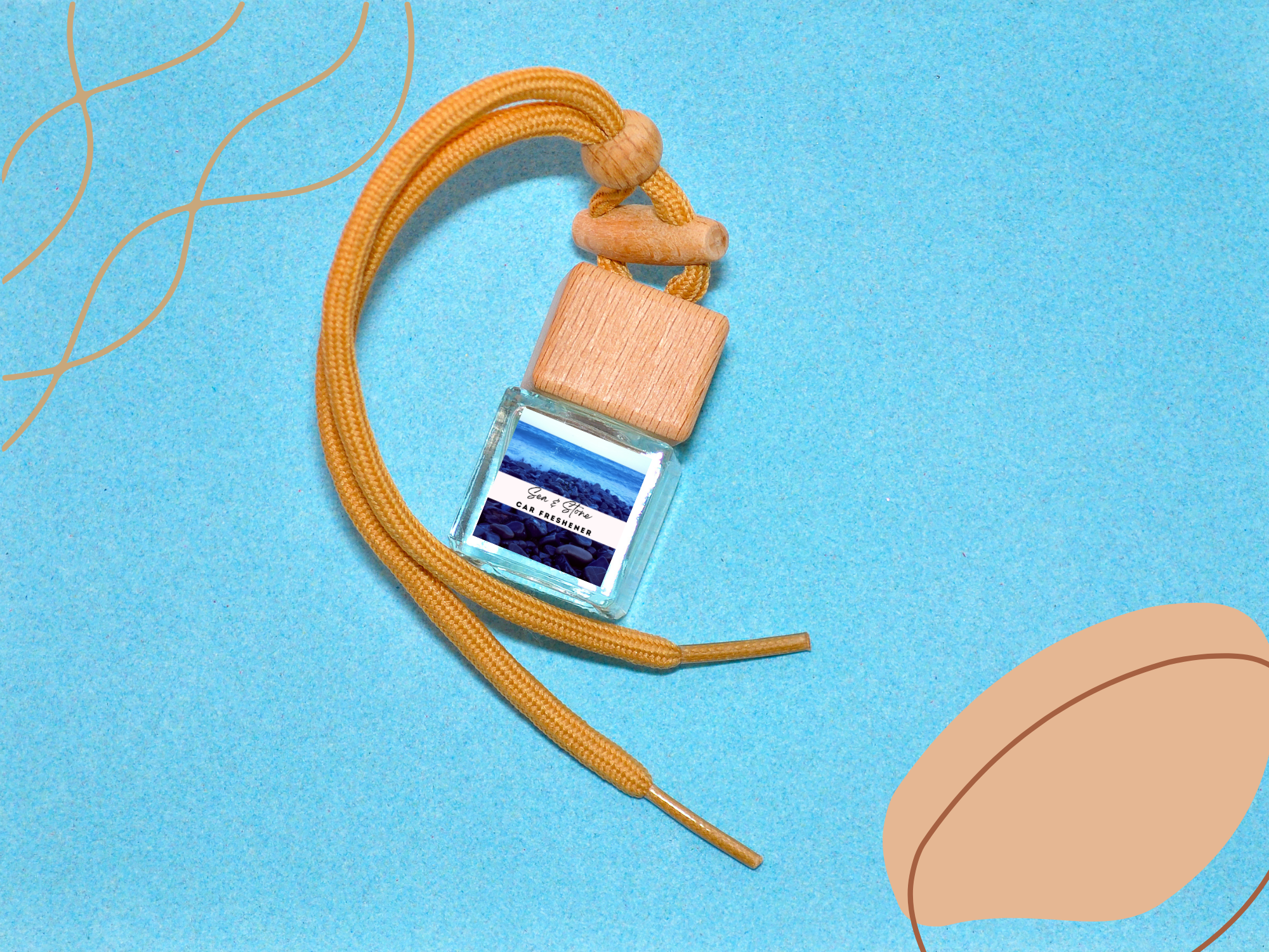 Hanging Car Freshener | Bold Masculine | Wood Amber
