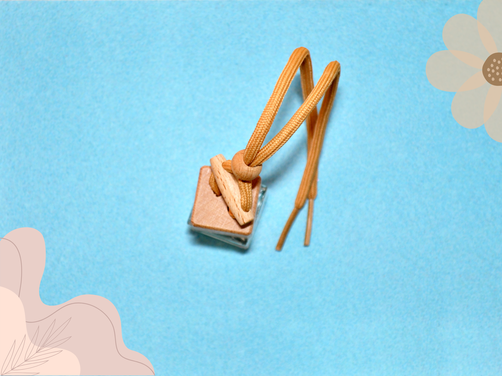 Hanging Car Freshener | Bold Masculine | Wood Amber