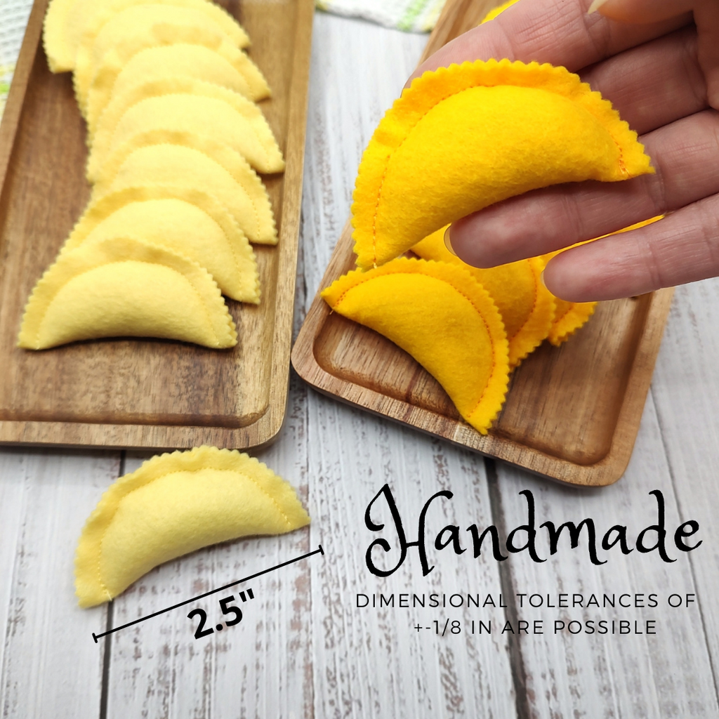Pasta agnolotti, pierogi, dumplings, vareniki play food